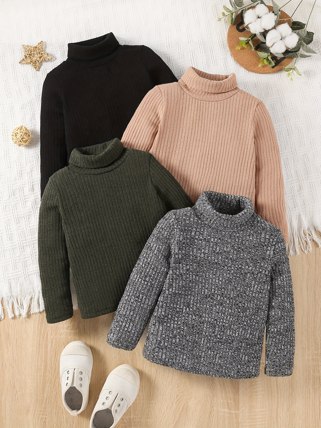 Ensemble de quatre pulls à col roulé