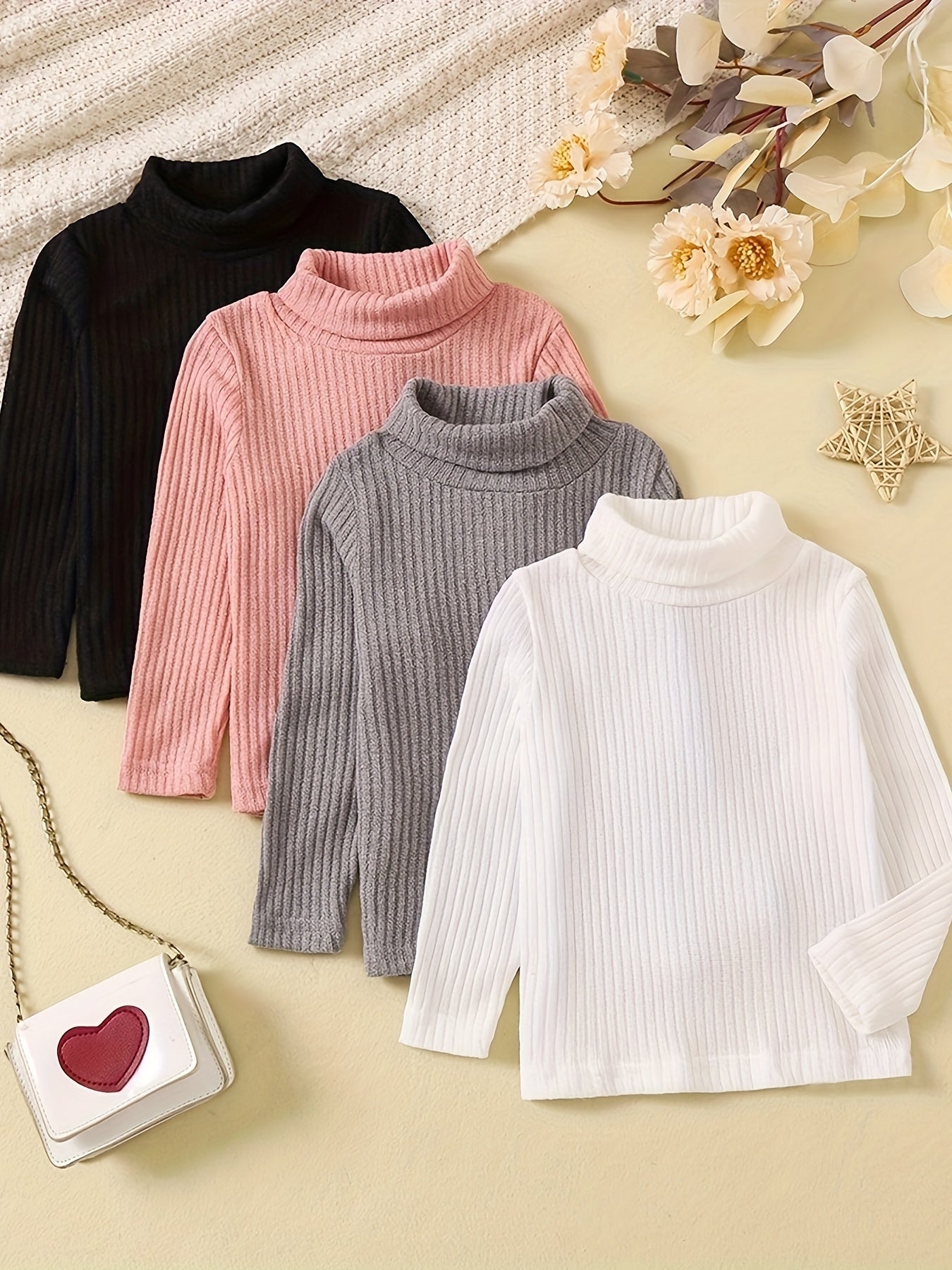 Ensemble de quatre pulls à col roulé