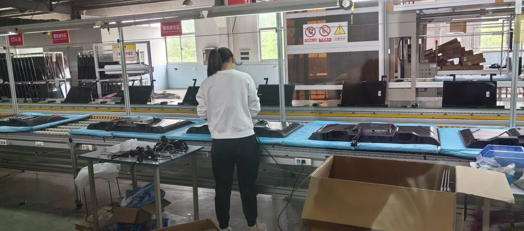 Téléviseur LED intelligent Android 14