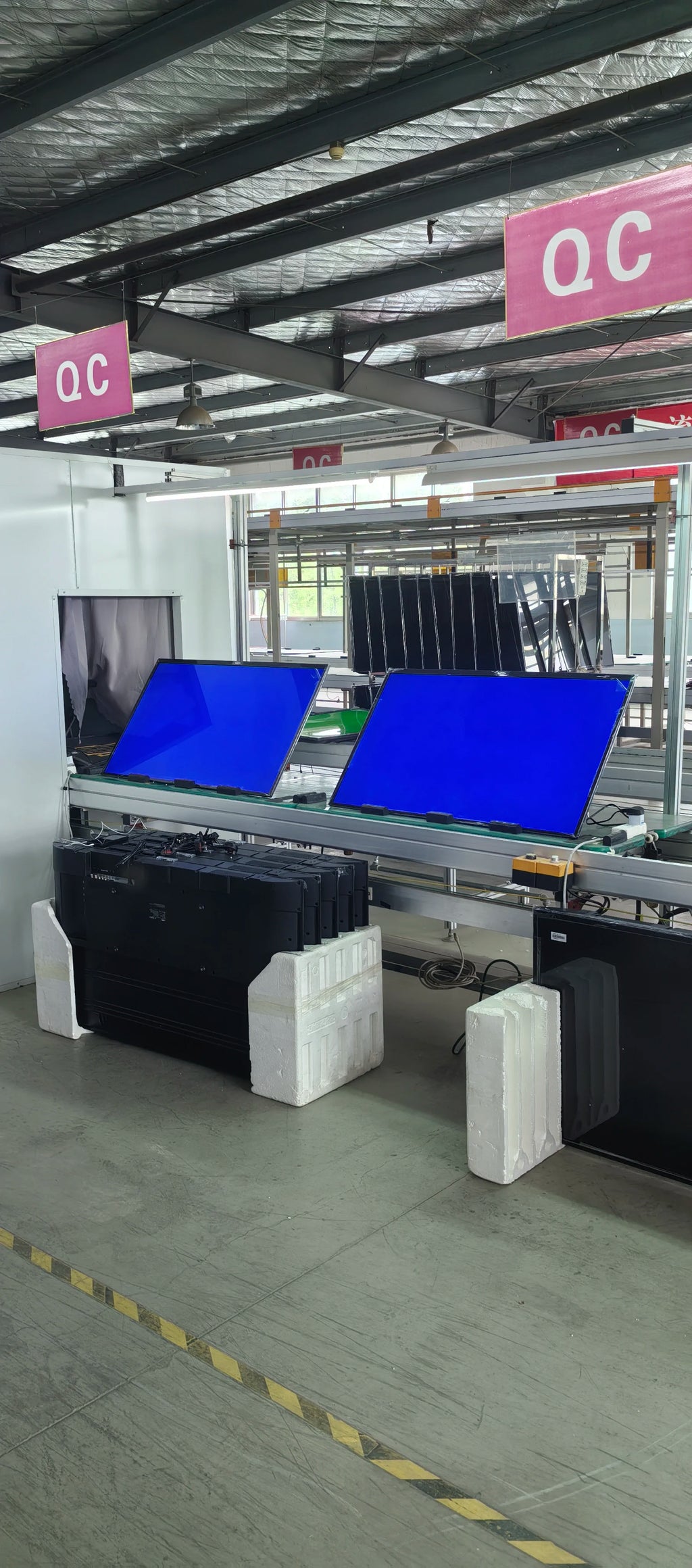 Téléviseur LED intelligent Android 14