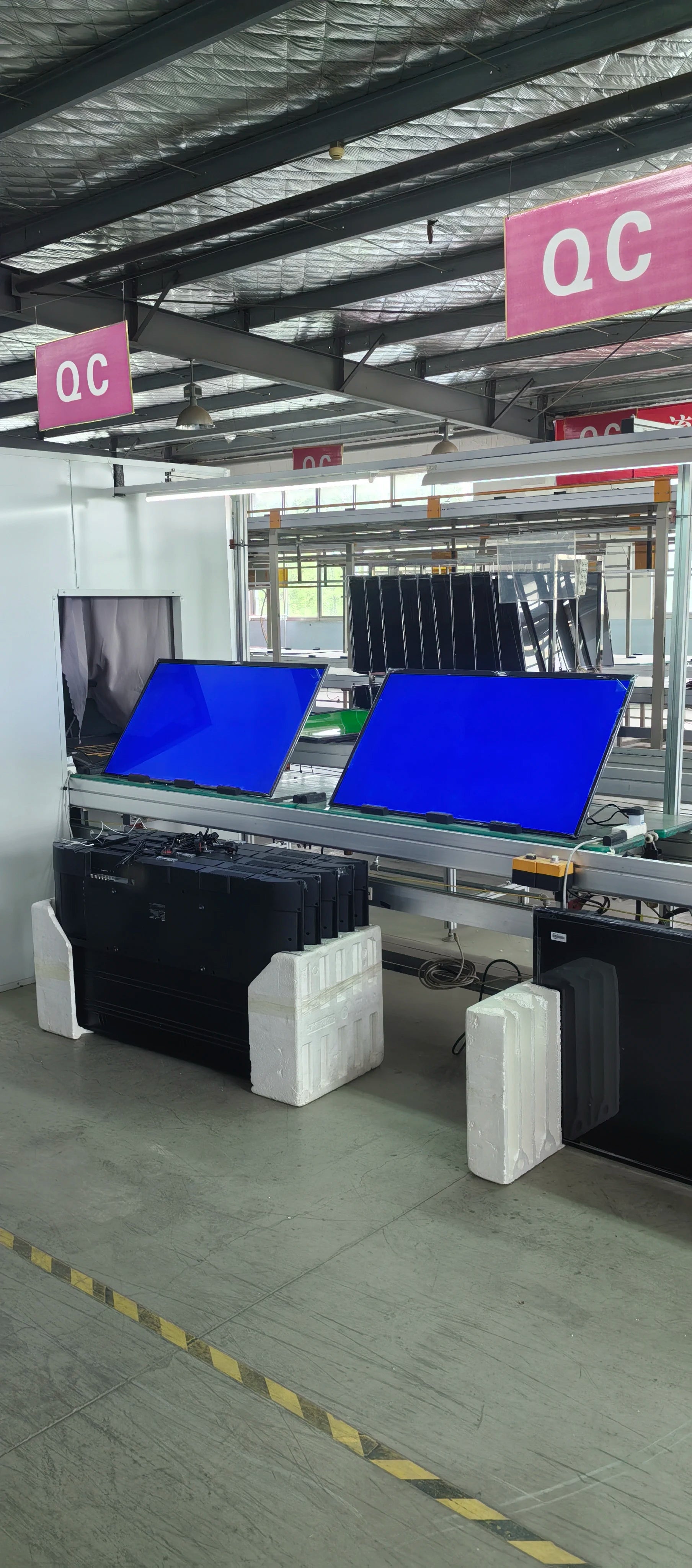 Téléviseur LED intelligent Android 14