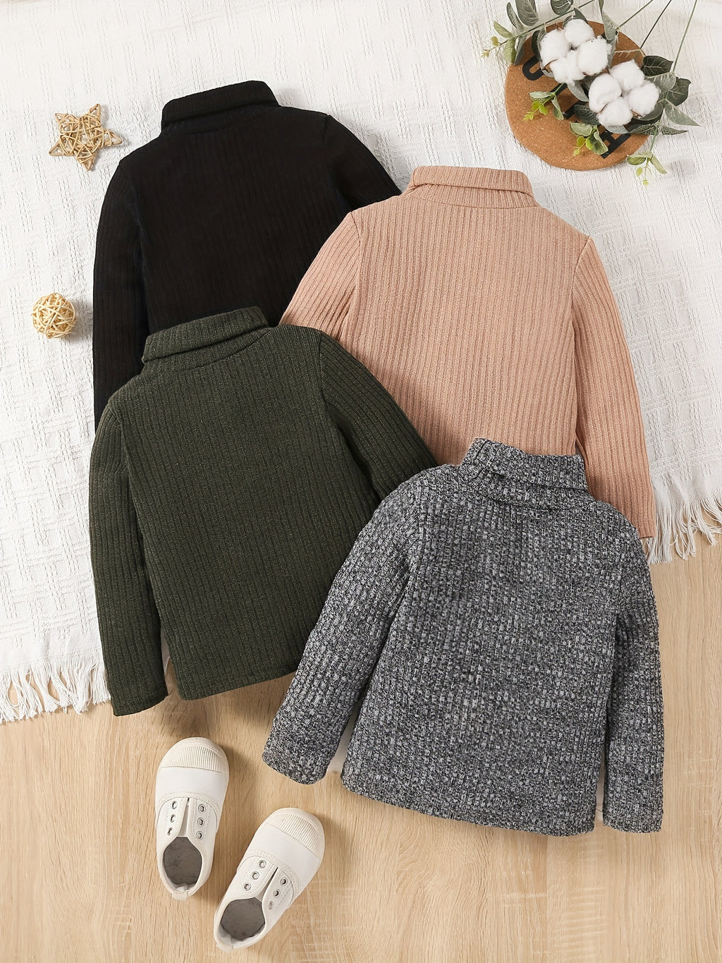 Ensemble de quatre pulls à col roulé