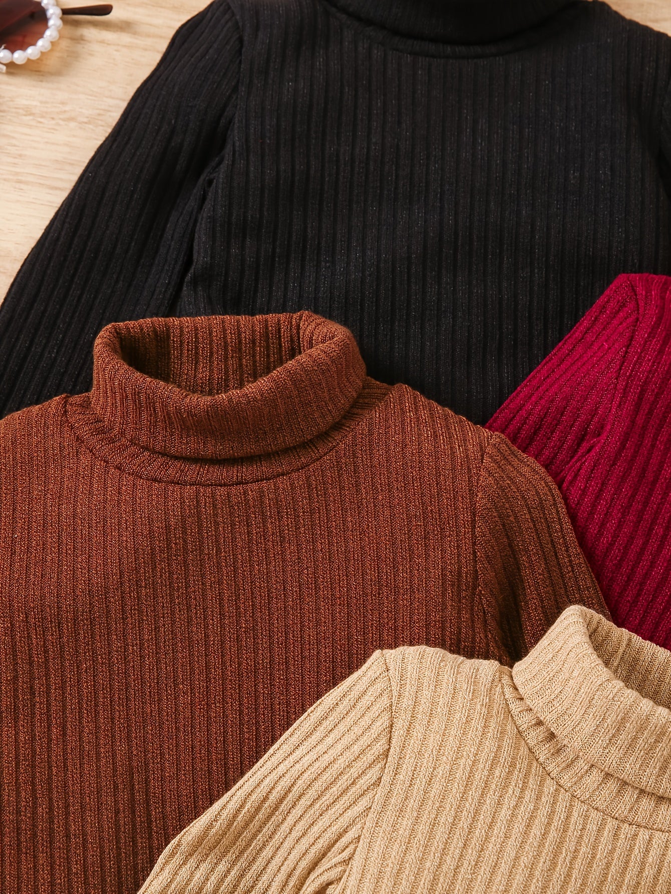 Ensemble de quatre pulls à col roulé